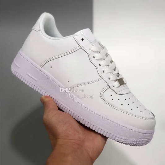 Designer Running Shoes Men Women Triple White Black Mens Womens Trainers Outdoor Sports Platform Shoe Flat Walking Jogging Sneakers